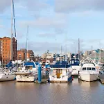 Hu-Nine Dock House - Sleeps 4